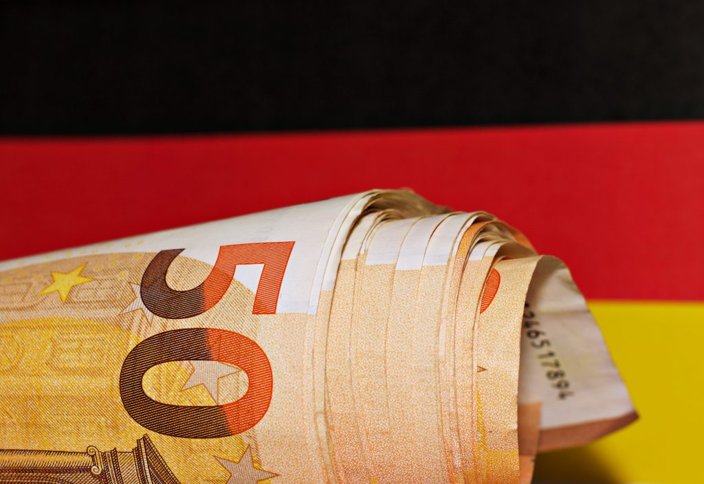 Niedrigere Strom-Netzentgelte % shutterstock 1800615370